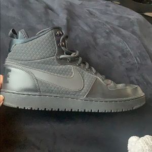 Men’s Black 8.5 Nike Court Borough Mid Winter